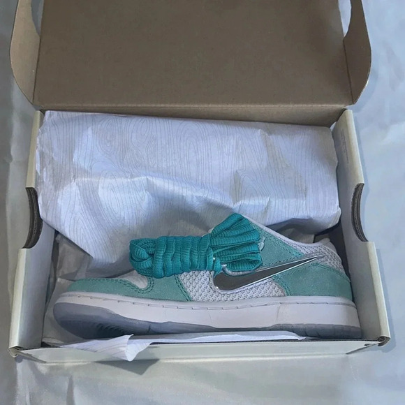 Nike SB Dunk low pro “april” size 12 childrens NIB - Picture 4 of 10